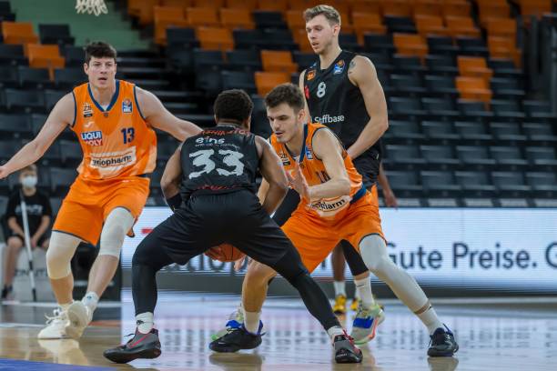 其他球队依 其他球队依